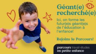 Communiqué - Parcours travail études petite enfance - Petit garçon souriant qui tend la main