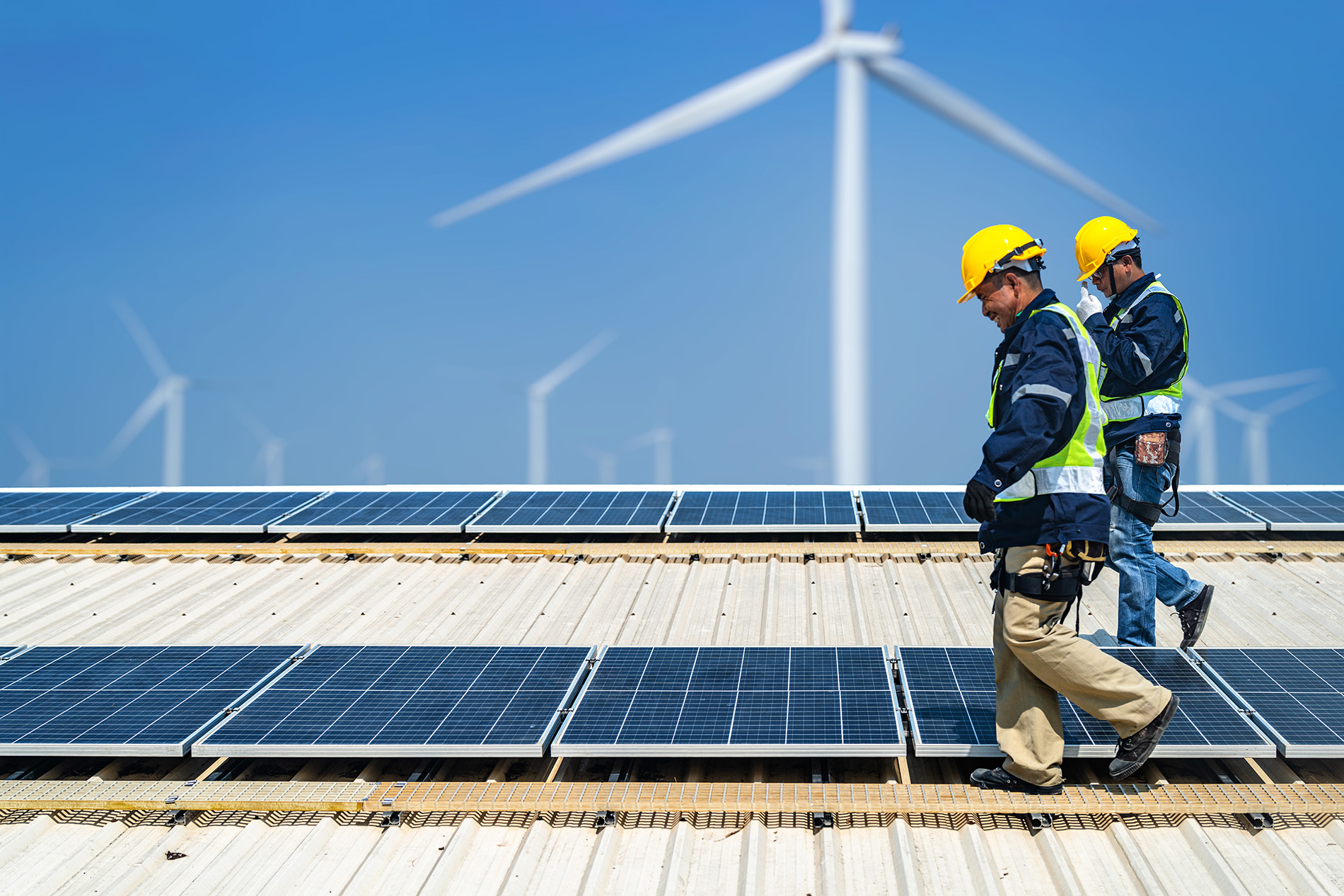 Énergies renouvelables hybrides : intégration du solaire et du stockage à l’éolien