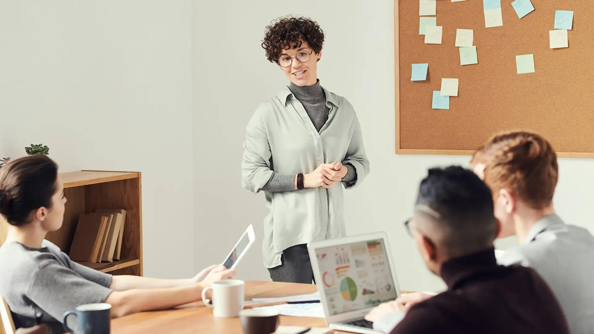 Une équipe de travail en séance de "brainstorming"